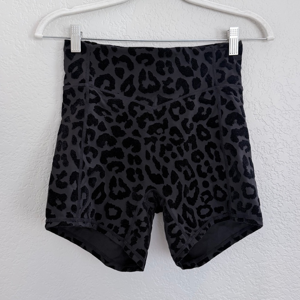 Balance Athletica shorts - Picture 2 of 7